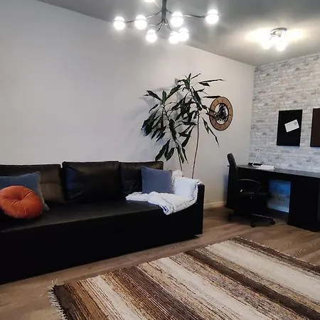 Valoisa Kaupunkikoti Hyvalla Tyoskentelytilalla Apartamento *